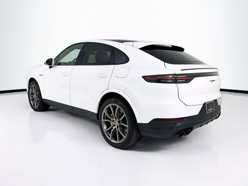 Certified 2023 Porsche Cayenne Platinum Edition w/ Premium Package Plus (PIA) AWD/4WD image 3