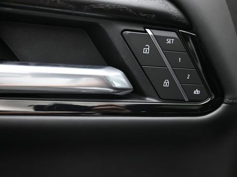 Used 2025 GMC Sierra 2500 AT4X image 18