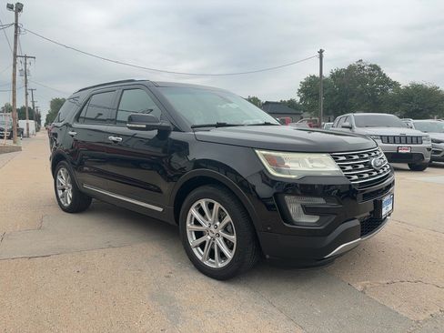 Used 2016 Ford Explorer Limited w/ Equipment Group 301A AWD/4WD image 4
