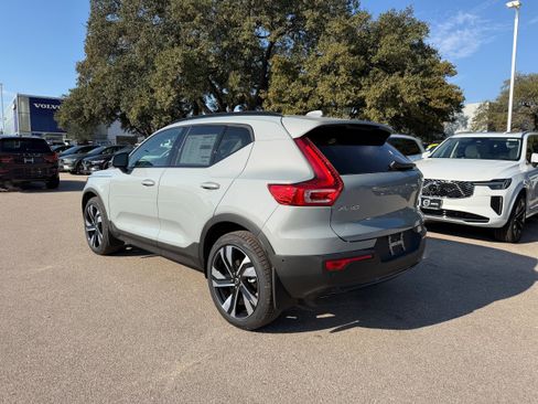 New 2026 Volvo XC40 B5 Ultra w/ Climate Package image 4