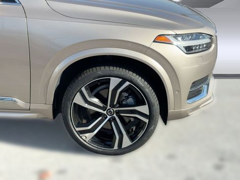 Certified 2024 Volvo XC90 B6 Ultimate w/ Protection Package Premier image 12