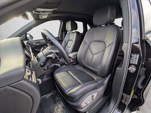 Used 2025 Porsche Macan AWD/4WD image 5