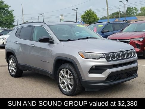 Used 2022 Jeep Compass Latitude w/ Sun and Sound Group AWD/4WD image 3