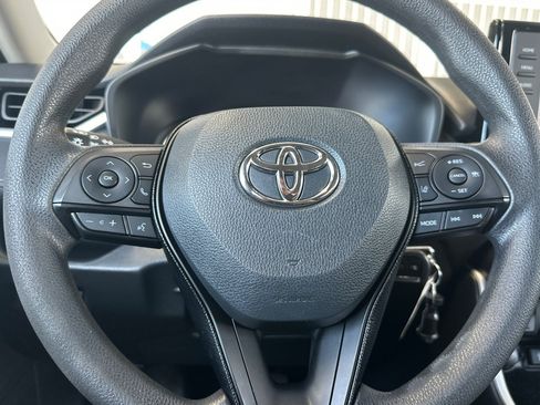 Certified 2021 Toyota RAV4 LE w/ Carpet Mat Package (TMS) AWD/4WD image 21