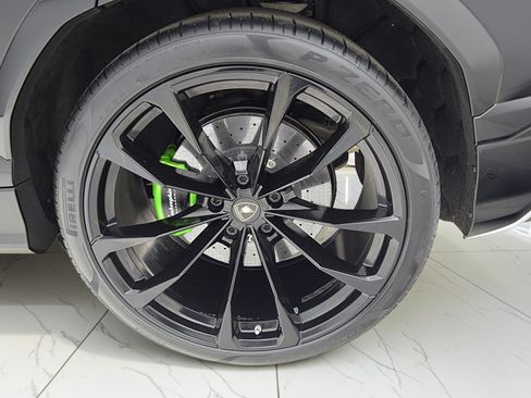 Used 2019 Lamborghini Urus AWD/4WD image 46