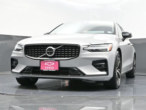 Used 2023 Volvo S60 B5 Plus w/ Climate Package image 40