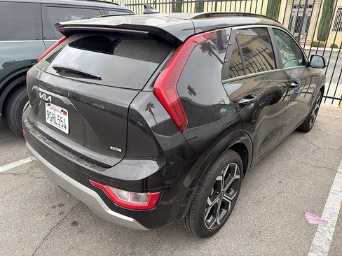 Used 2023 Kia Niro EX Touring FWD image 2