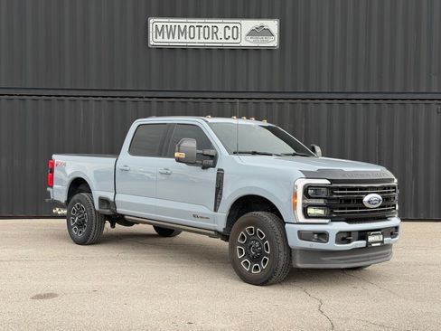 Used 2025 Ford F350 Platinum image 1