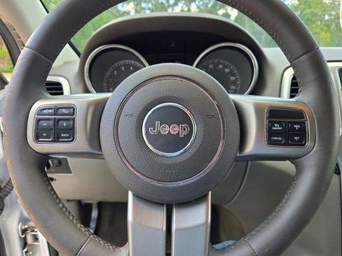 Used 2013 Jeep Grand Cherokee Laredo image 19
