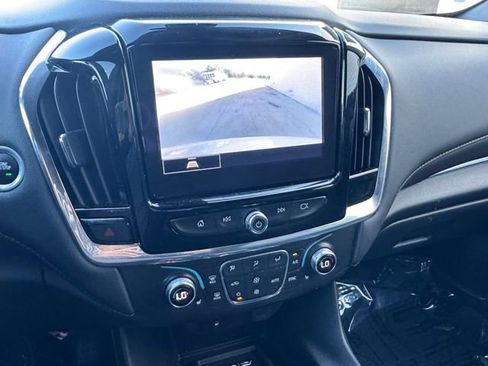 Used 2023 Chevrolet Traverse LT FWD image 9