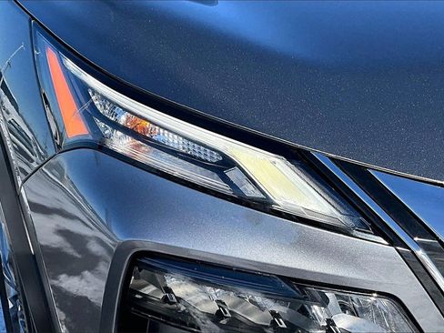 Used 2023 Nissan Rogue S image 29