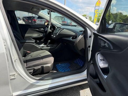 Used 2018 Chevrolet Malibu LT image 10