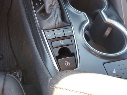 Used 2018 Toyota Camry XSE image 27