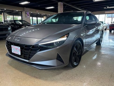 Used 2023 Hyundai Elantra SEL FWD image 3