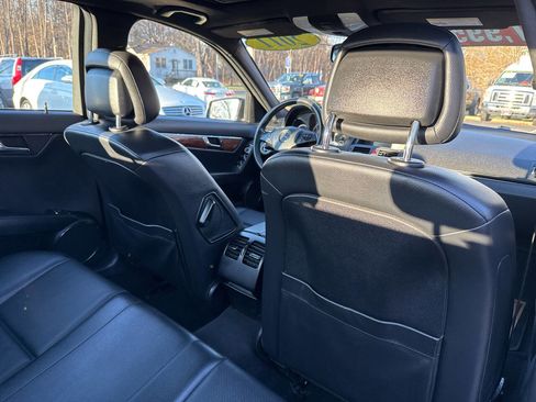 Used 2011 Mercedes-Benz C 300 4MATIC Sedan image 16