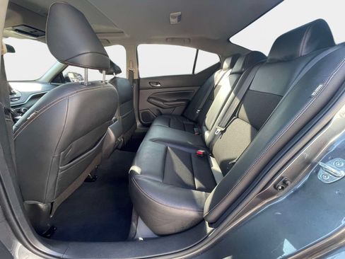 Used 2021 Nissan Altima 2.5 SR w/ SR Premium Package FWD image 11