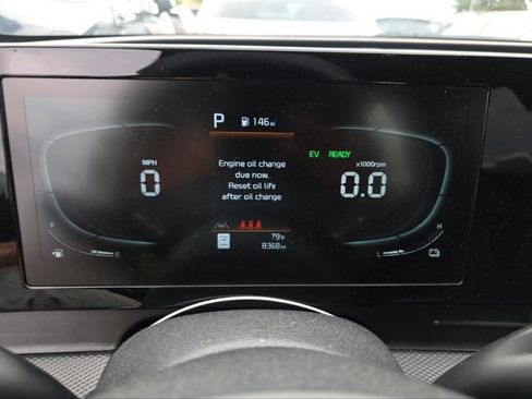 Used 2025 Kia Sportage LX FWD image 6