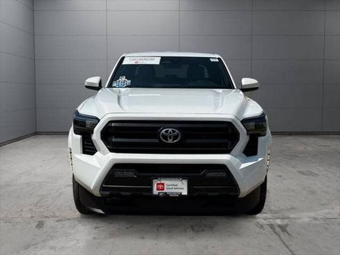 Certified 2025 Toyota Tacoma SR5 AWD/4WD image 34