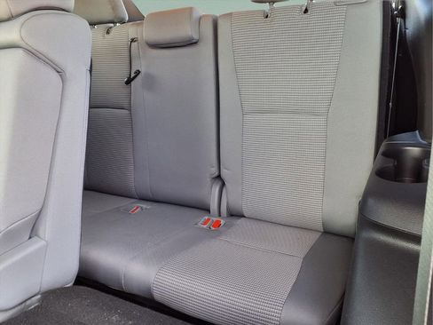 Used 2022 Toyota Highlander LE image 25