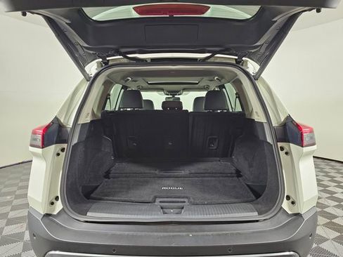 Used 2023 Nissan Rogue SL w/ SL Premium Package image 16