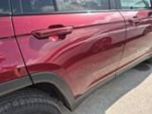 Used 2024 Jeep Grand Cherokee Laredo RWD image 6