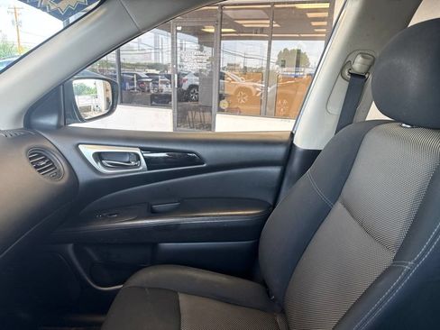 Used 2019 Nissan Pathfinder S AWD/4WD image 25