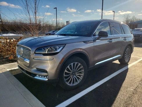 Used 2020 Lincoln Aviator Reserve w/ Equipment Group 201A image 2