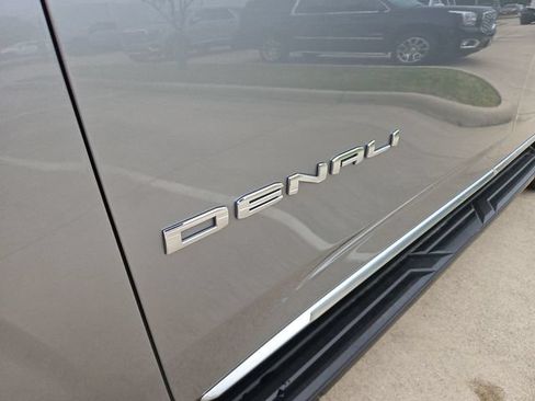 Used 2025 GMC Yukon XL Denali RWD image 31