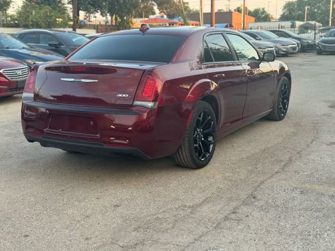 Used 2019 Chrysler 300 S image 8