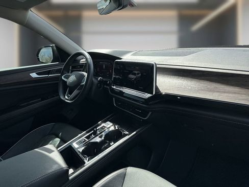 Used 2024 Volkswagen Atlas SEL Premium R-Line image 6