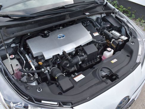 Used 2021 Toyota Prius LE AWD/4WD image 30