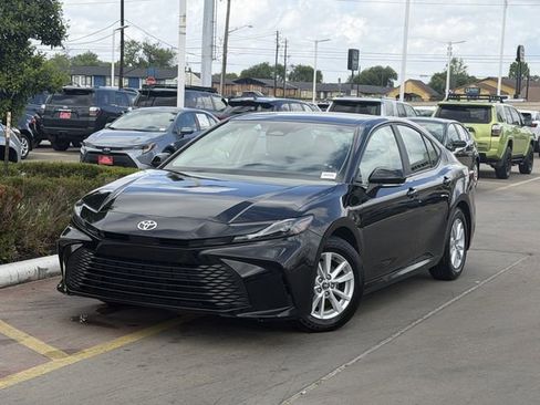 Used 2025 Toyota Camry LE FWD image 2
