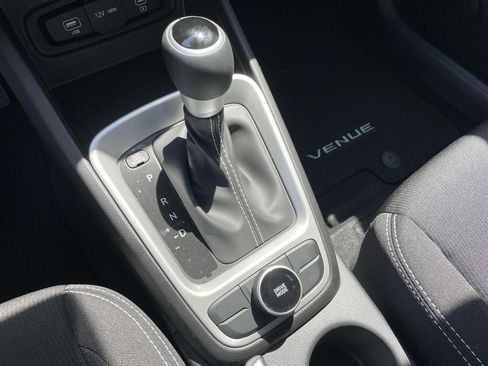 New 2025 Hyundai Venue SEL image 30