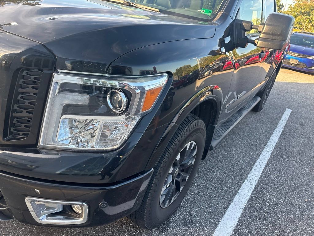 Used 2018 Nissan Titan PRO-4X w/ Pro-4x Convenience Package AWD/4WD image 3