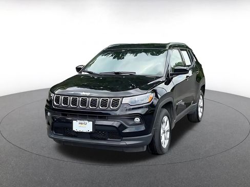 Used 2025 Jeep Compass Latitude AWD/4WD image 7