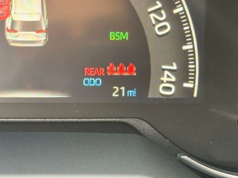 Used 2025 Toyota RAV4 XLE image 15