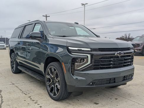 New 2026 Chevrolet Suburban RST image 4