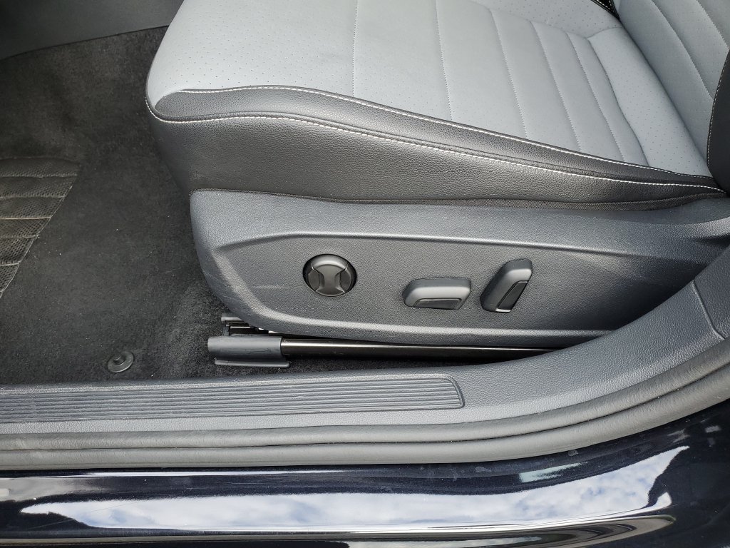 Used 2025 Volkswagen Jetta SE FWD image 22