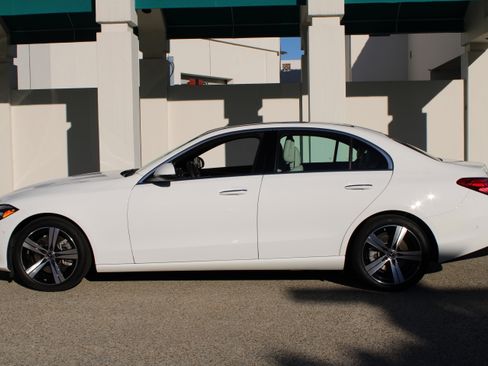 Used 2025 Mercedes-Benz C 300 Sedan image 2