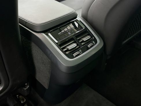 Used 2025 Volvo XC90 B5 Core AWD/4WD image 25
