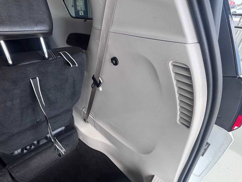 Used 2022 Chrysler Pacifica Touring-L FWD image 12