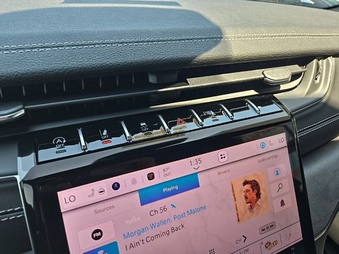 Used 2025 Jeep Grand Cherokee L Limited w/ Luxury Tech Group II image 53