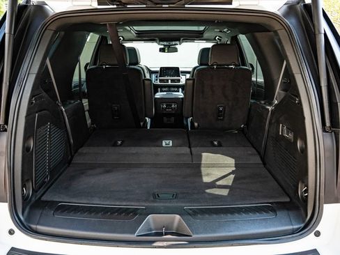 Used 2024 GMC Yukon SLT w/ SLT Luxury Package AWD/4WD image 22