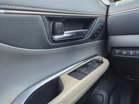 Used 2024 Toyota Venza XLE AWD/4WD image 22