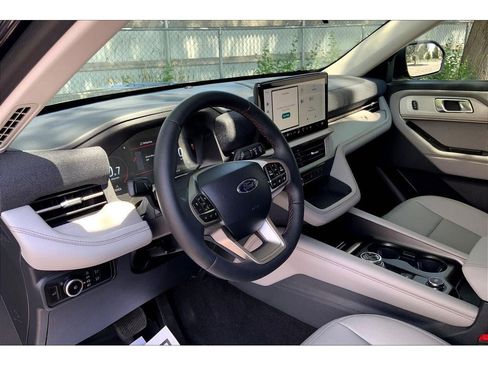 New 2025 Ford Explorer Active w/ Active Comfort Package image 19