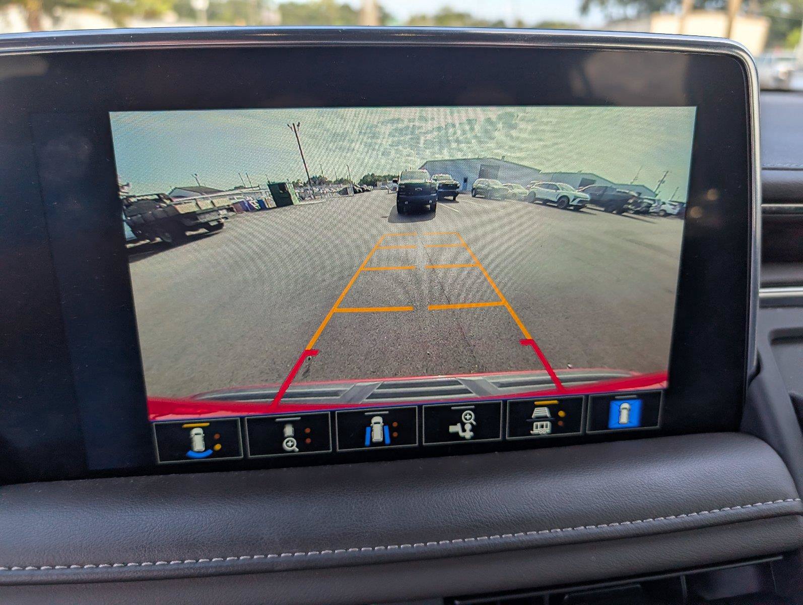 Used 2023 Chevrolet Tahoe Z71 w/ Luxury Package AWD/4WD image 18