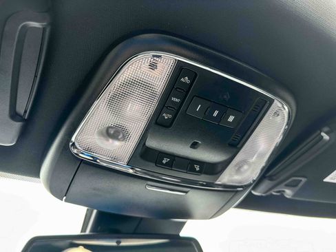 Used 2019 Dodge Charger Scat Pack w/ Technology Group RWD image 39