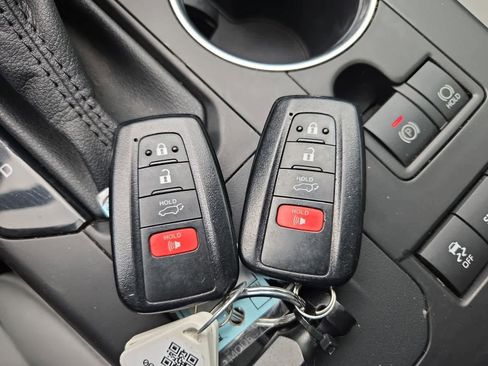 Used 2021 Toyota Highlander XLE FWD image 35
