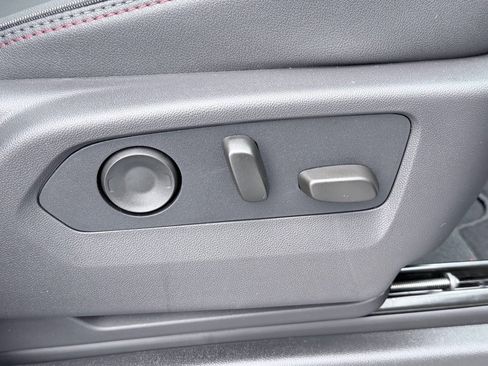 New 2026 Chevrolet Suburban RST image 25