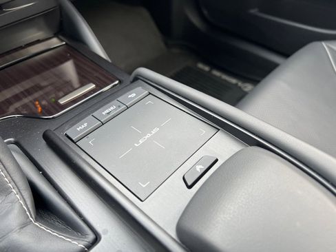 Used 2019 Lexus ES 300h image 29